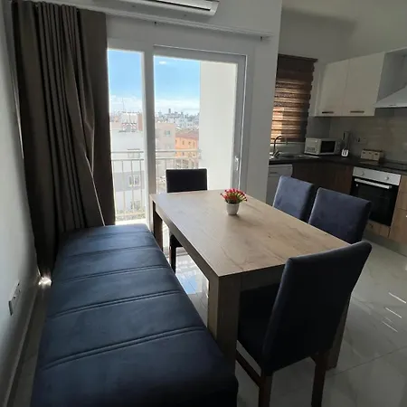 Tetris Spacious Comfortable Apartament Nikozja